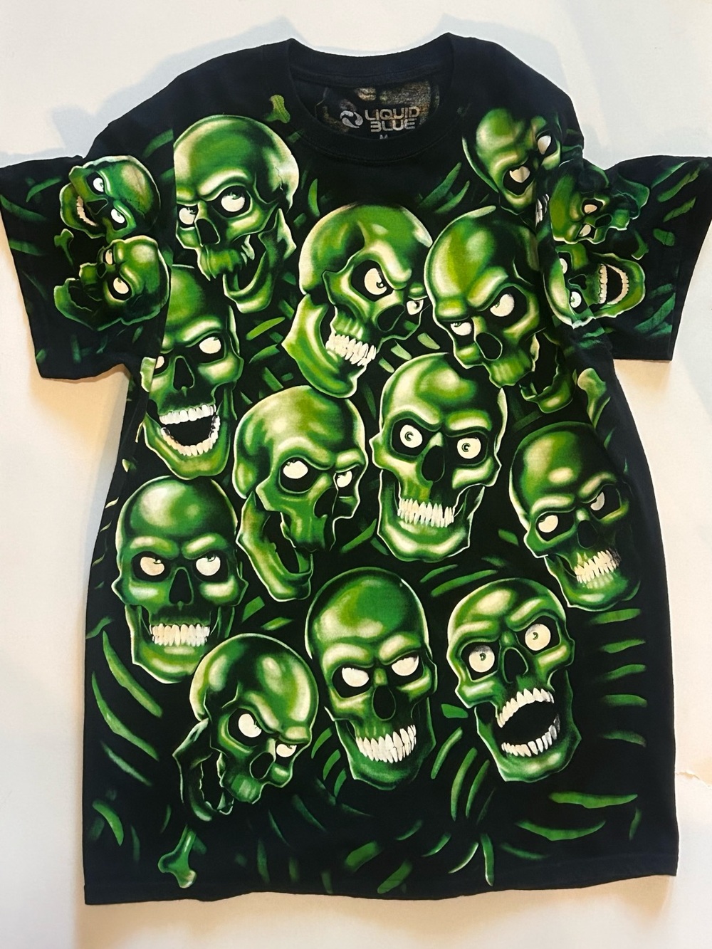 Liquid Blue Men’s Medium All Over T-Shirt Neon Green Skull Print - Picture 2 of 3